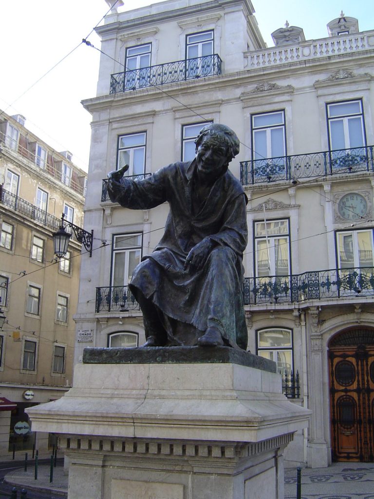 Estátua do poeta Chiado